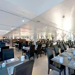 Apart-hotel Eix Platja Daurada & 4*