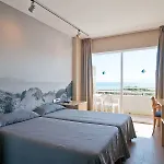 Apart-hotel Eix Platja Daurada & 4*