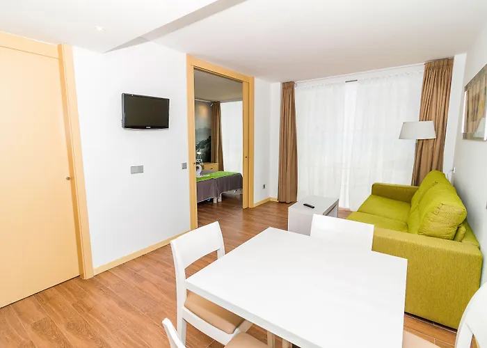 מלון דירות Eix Platja Daurada & 4*